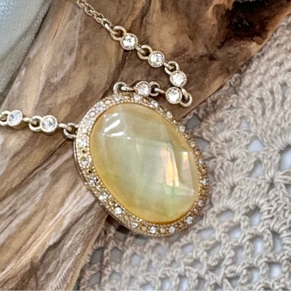 Vintage Signed Avon SP Golden Honey & Clear Crystal Pendant with Chain - Picture 3 of 5